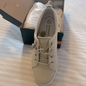 Sperry cream sneaker shoe. 9.5 net